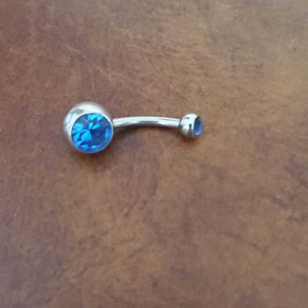 Free w/ bundle❤️Belly button ring
